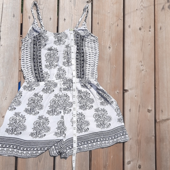 Romper - Picture 11 of 11